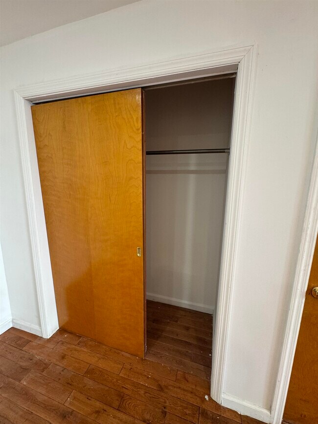 Building Photo - 98 W 27th St