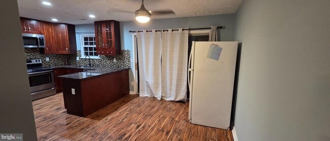 Building Photo - 323 Lindera Ct