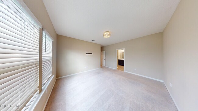 Building Photo - 3965 Cloverdale Ct