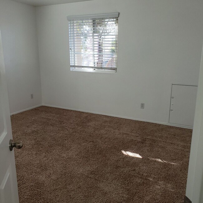 Building Photo - GORGEOUS 4 Bedroom** & 3 full bathrooms on a Cul-De-Sace Home!!