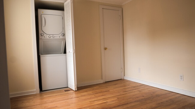 Building Photo - 3 Howard Ave