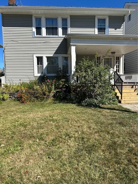 Building Photo - 1463 Riverside Dr