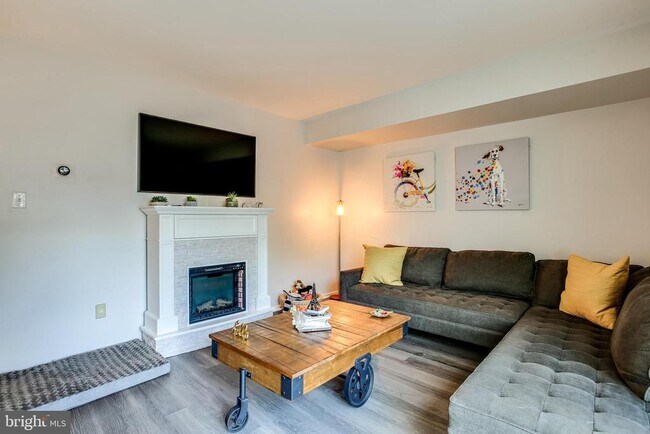 Building Photo - 546 Azalea Dr