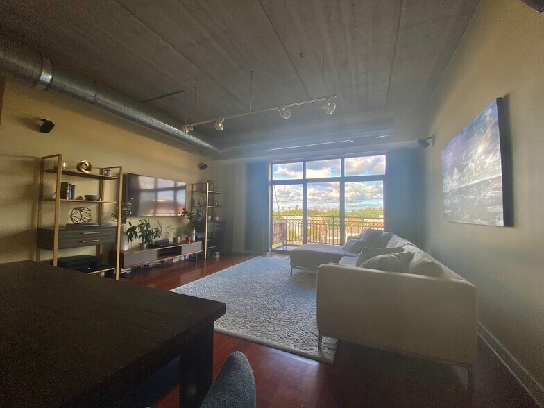 Living room - 3245 N Ashland Ave