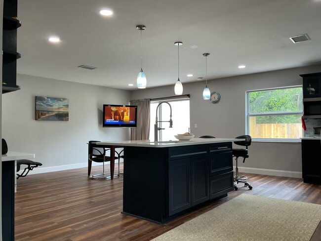 Building Photo - 537 NW 51st Ave