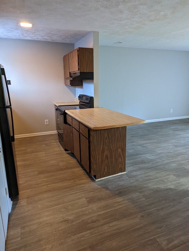 Building Photo - 911 Applewood Ln
