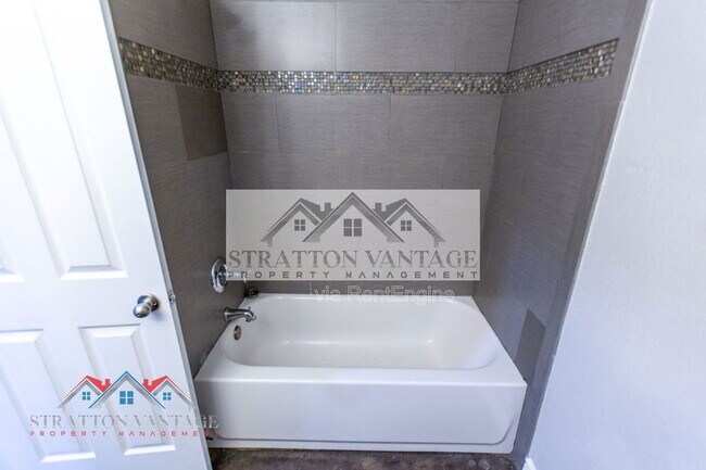 Building Photo - 4821 N 92nd Ln