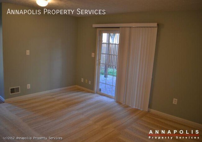Building Photo - 2701 Thornbrook Ct