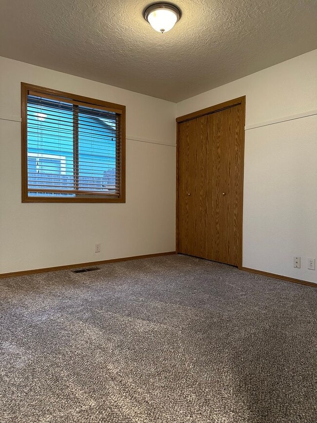 Building Photo - FREE RENT! Newly Updated Single Level Home in Established Keizer Neighborhood