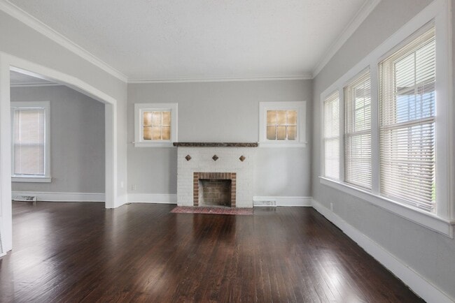 Building Photo - 3 Bedrooms Ready for Rent