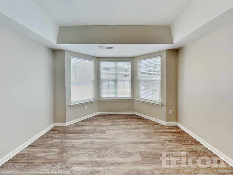 Building Photo - 5819 Twin Brook Dr