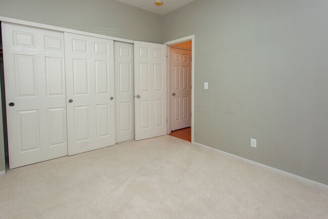 Building Photo - Move-In Ready Sparks Home with 2 Car Garage