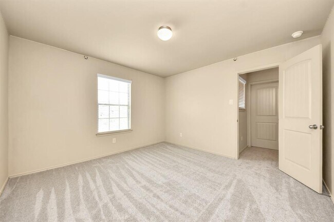 Building Photo - 2043 Naplechase Crest Dr