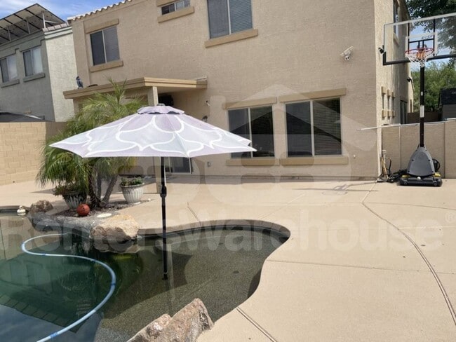 Building Photo - 2328 W Skinner Dr