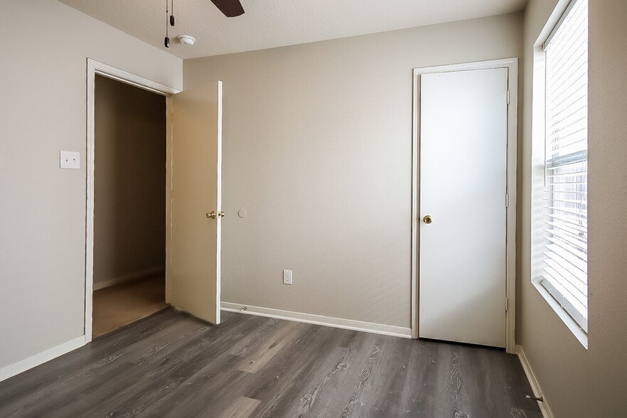 Building Photo - 18407 Knob Hill Lake Ln