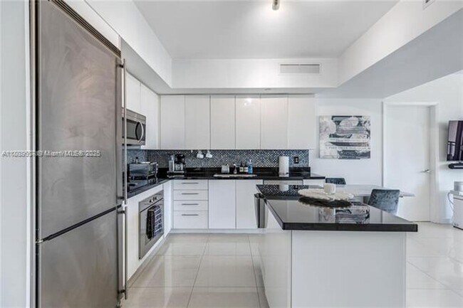 Building Photo - 92 SW 3rd St