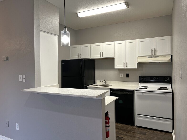 Kitchen - 8800 Westplace Dr