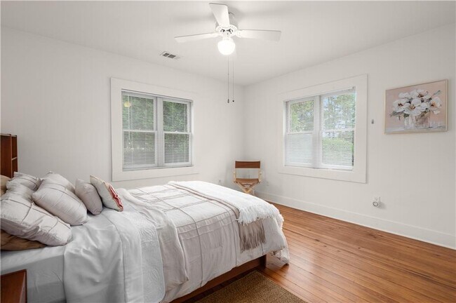 Building Photo - 2035 Manchester St NE