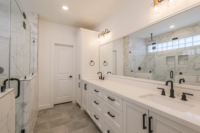 Building Photo - 2017 Lou Ellen Ln