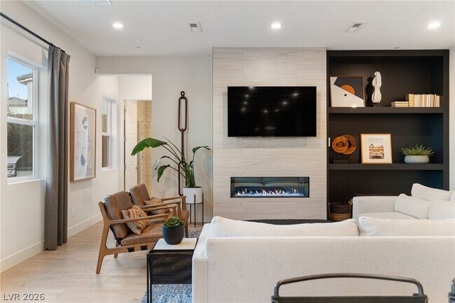 Building Photo - 10125 Sequoia Glen Ave