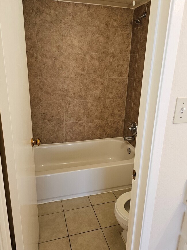 Building Photo - 2626 Holly Hall St