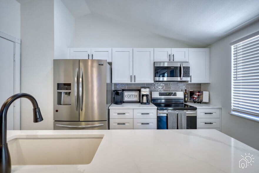 Building Photo - 6709 35th Ave W