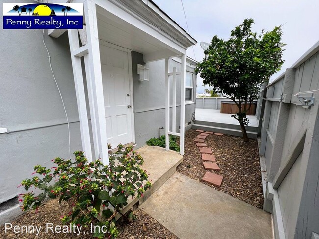 Building Photo - 1 br, 1 bath House - 4777 Santa Cruz Ave.