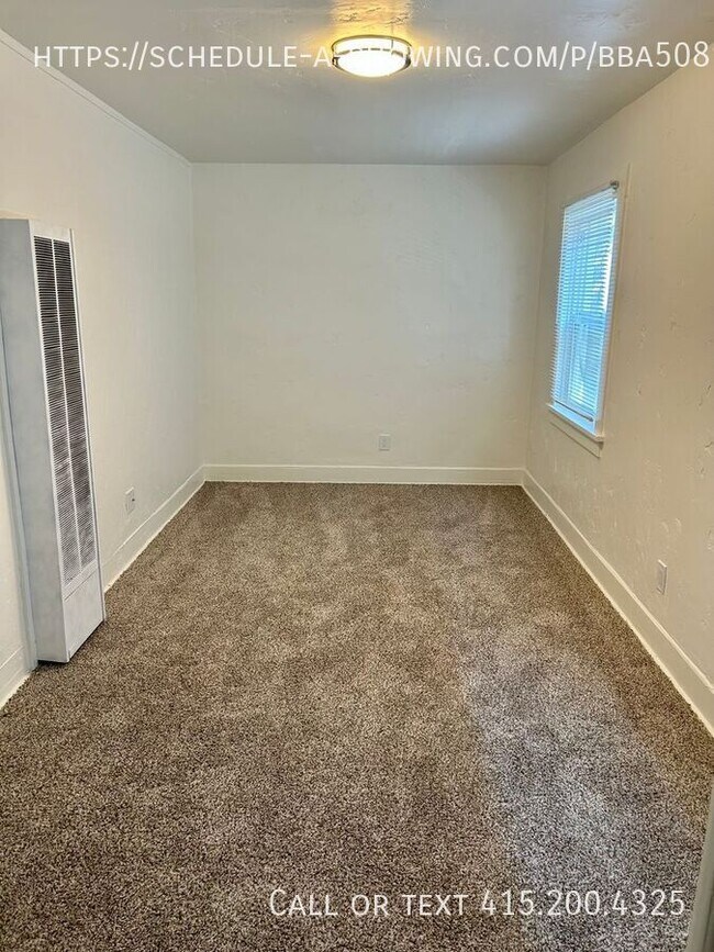 Building Photo - Pet Friendly 3 Bedroom in Salinas