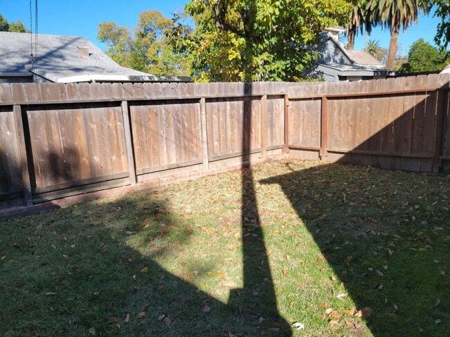 Building Photo - Nice 2 Bedroom Duplex!!!