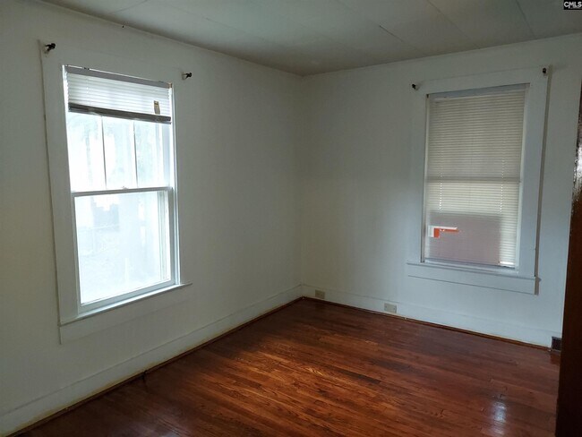 Building Photo - 813 Duke Ave