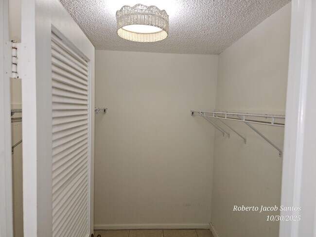 Building Photo - 23305 Barwood Ln N