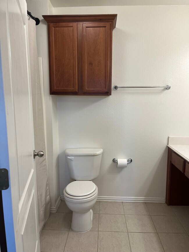 Building Photo - 208 Robin St