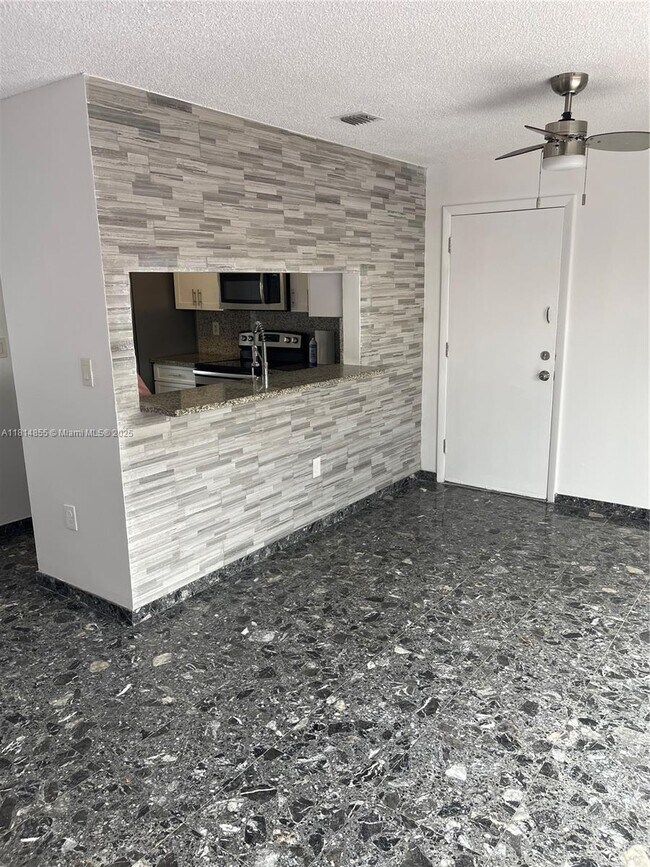 Building Photo - 9044 SW 148th Ct