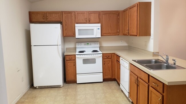 Building Photo - $1550 - 3/2/1 - Palm Coast Duplex - Great Location
