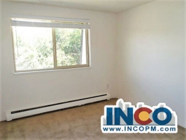 Building Photo - Awesome Remodeled STUDIO apartment near Ri...