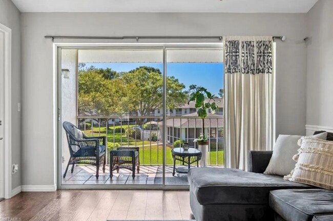 Building Photo - Charming 2 Bed 2 Bath Condo in Naples COMING SOON