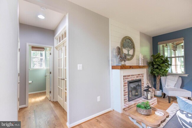 Building Photo - 8061 Side Hill Dr