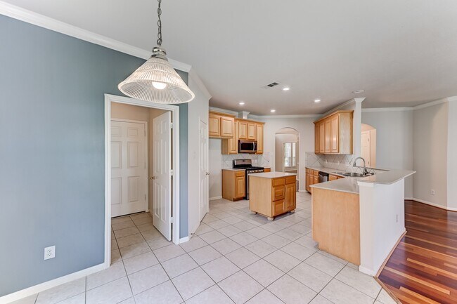 Building Photo - 10103 Cottonwood Canyon Dr