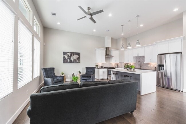 Building Photo - 2149 Hoskins Dr