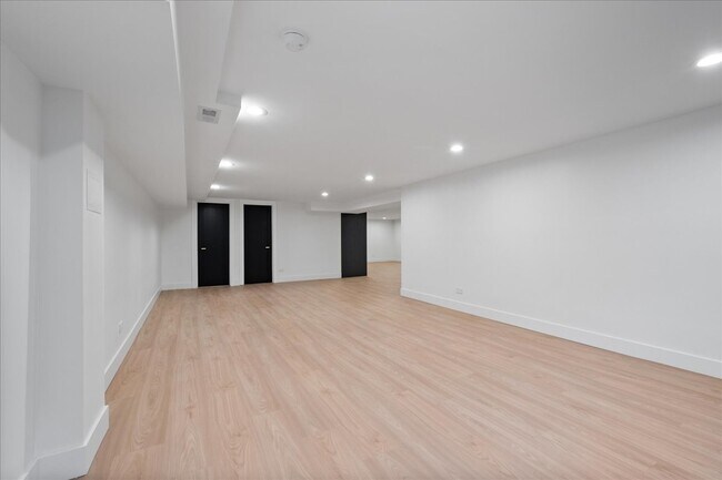 Building Photo - 6600 N Kenton Ave