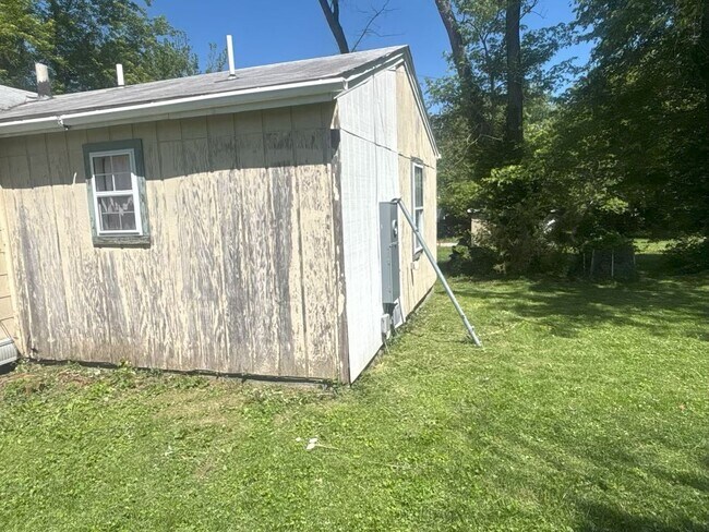 Building Photo - 214 Spruce St