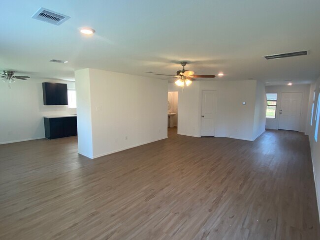 Building Photo - 3771 Solanum Dr