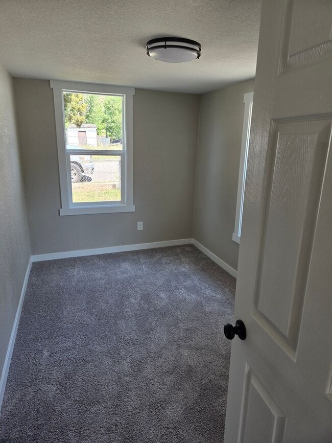 Primary Photo - cute 2 bed home