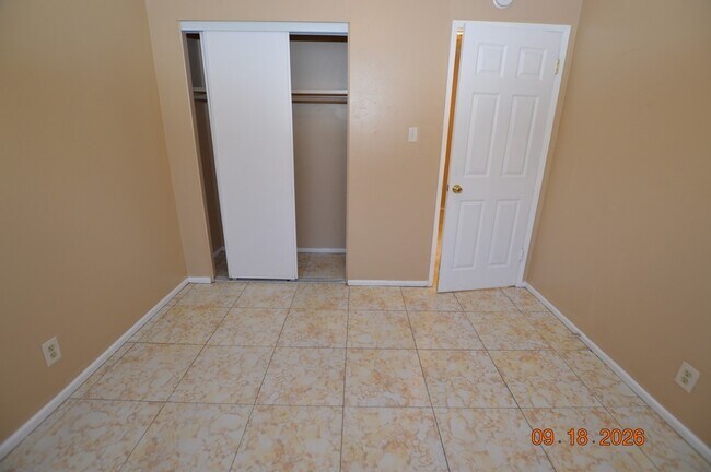 Building Photo - 617 Vincent Way