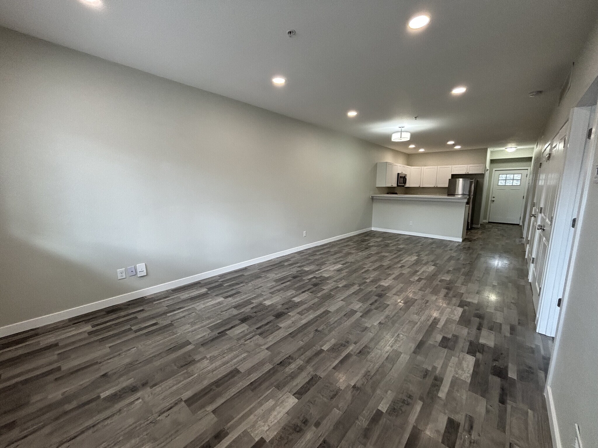 Building Photo - 1601 Kimbark St