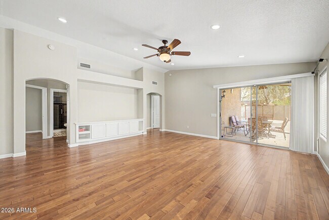 Building Photo - 558 W Bluefield Ave