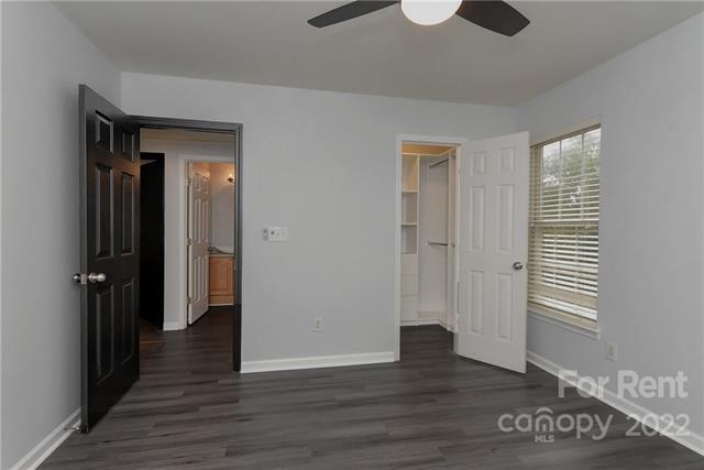 Building Photo - 517 Chadmore S Dr