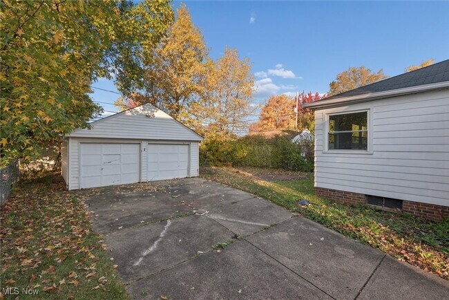 Building Photo - 5732 E 141st St