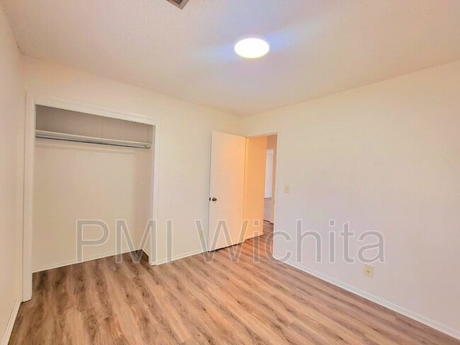 Building Photo - 1508 W Esthner Ave