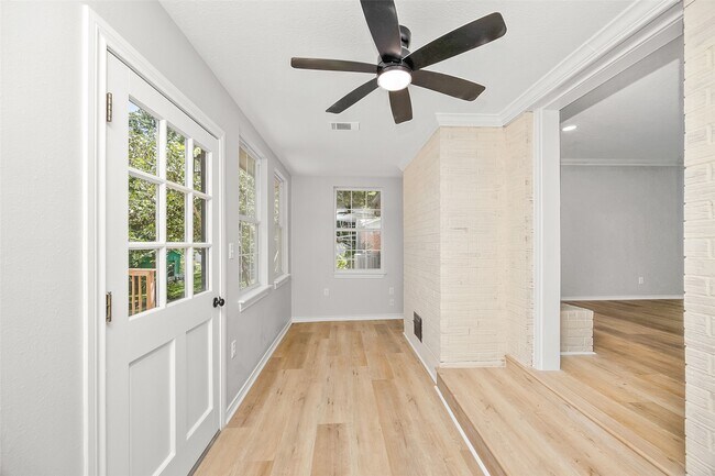 Building Photo - 1803 S Park St